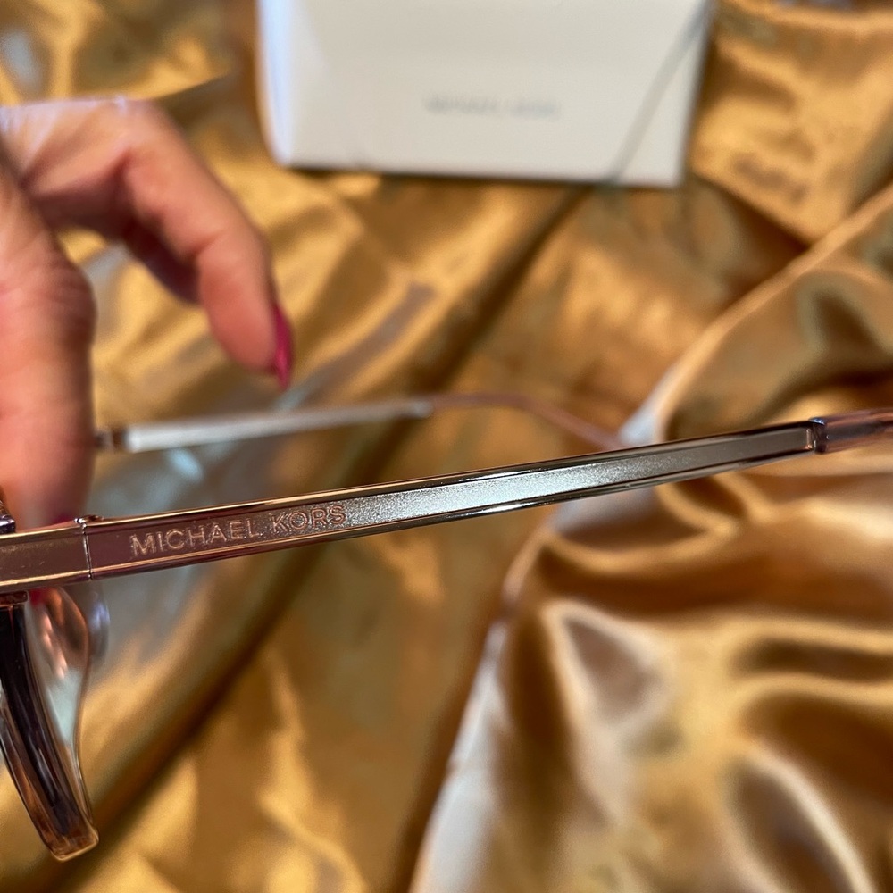 🩷Rose Gold MK sunglasses🩷 - Picture 5 of 6